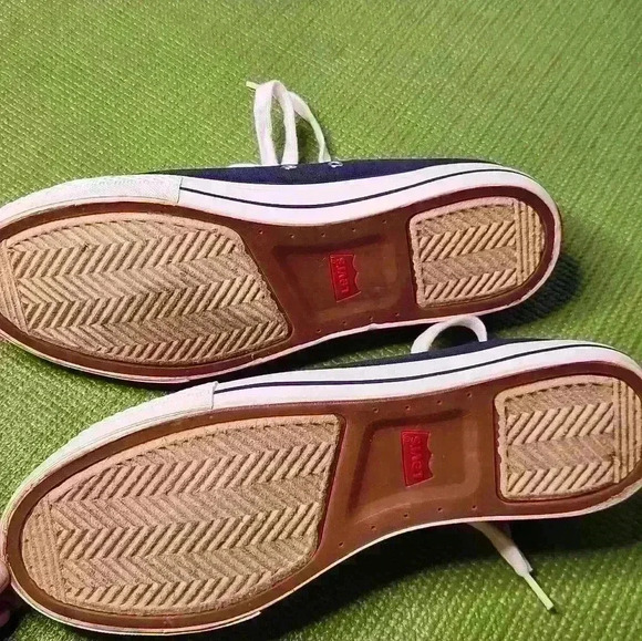 Men's Levi's Strauss navy blue canvas,lace-up, casual  tennisshoe size 9.5 nice - Picture 15 of 16